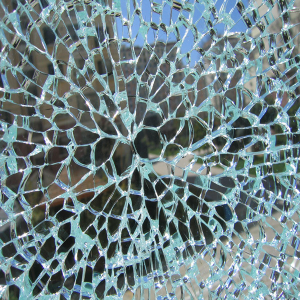 tempered-glass-broken1.jpg