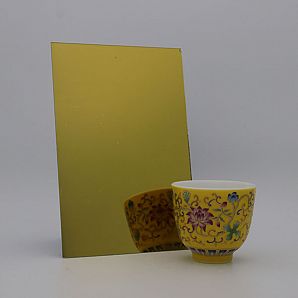 Великолепный желтый зеркальный лист