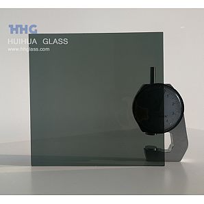 Grau gefärbtes Glas
